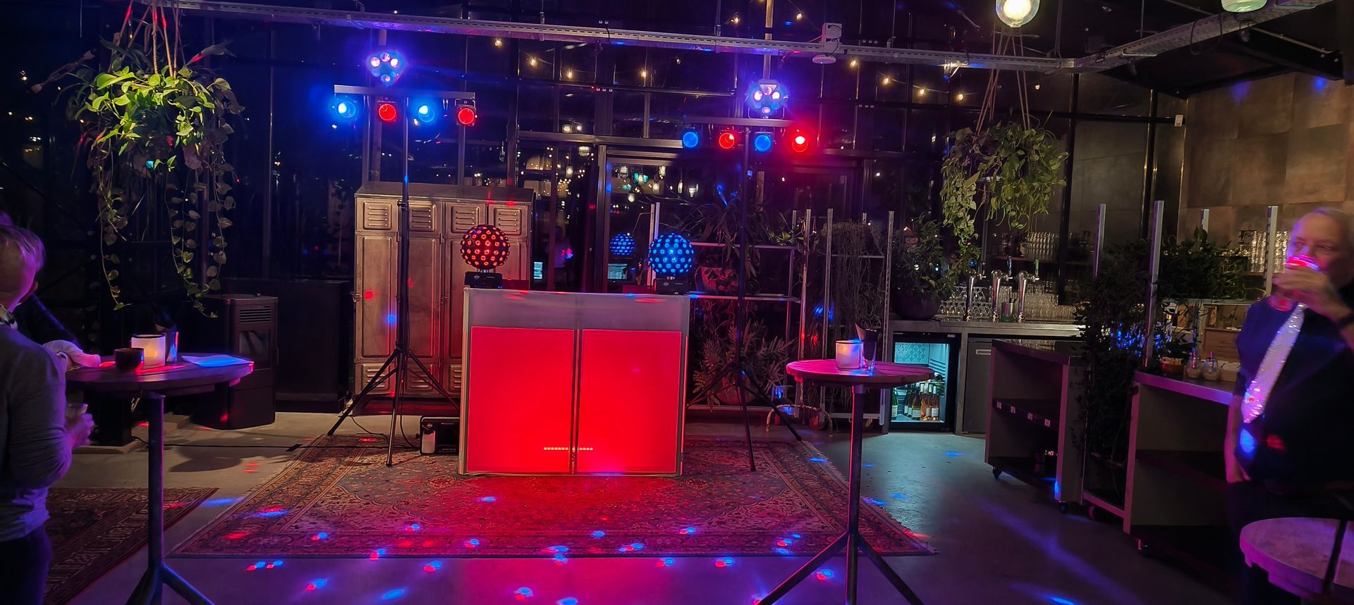 Opstelling waarbij geluid van de zaal wordt gebruikt