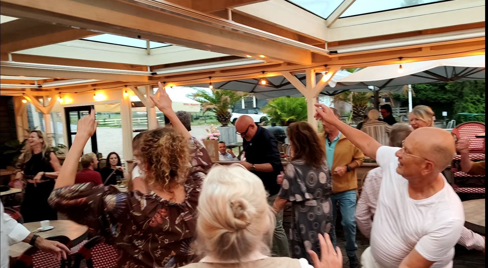 Ook zonder lichtshow kan er flink feest zijn