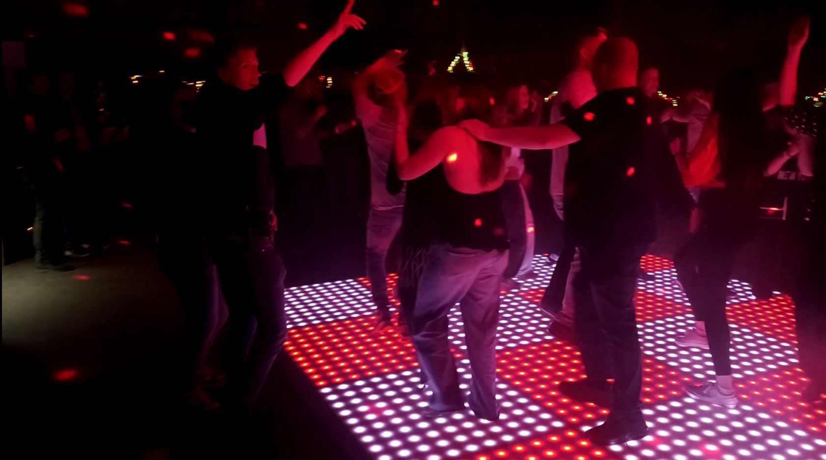 Verlichte LED dansvloer geeft extra seer