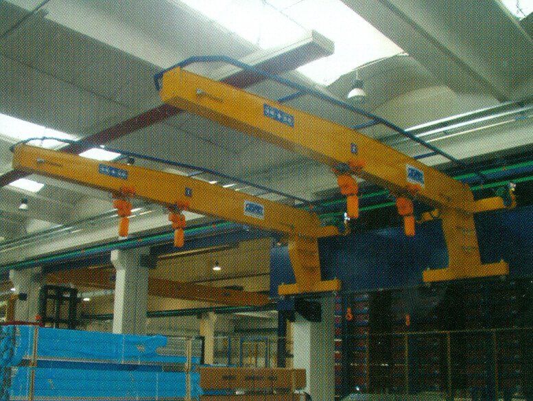 industria con impianto di sollevamento