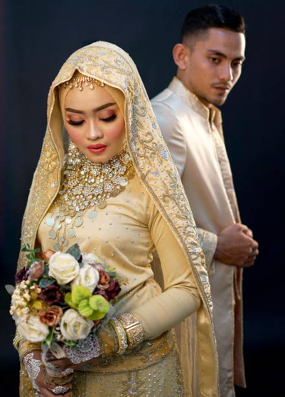 Indonesian  bride with beautiful bouquet
