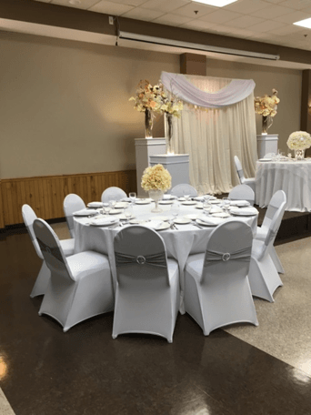 Elegant event space decorated in [color scheme] with upscale table design

