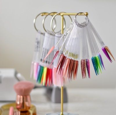 afbeelding van de nagelstaaltjes met verschillende kleuren