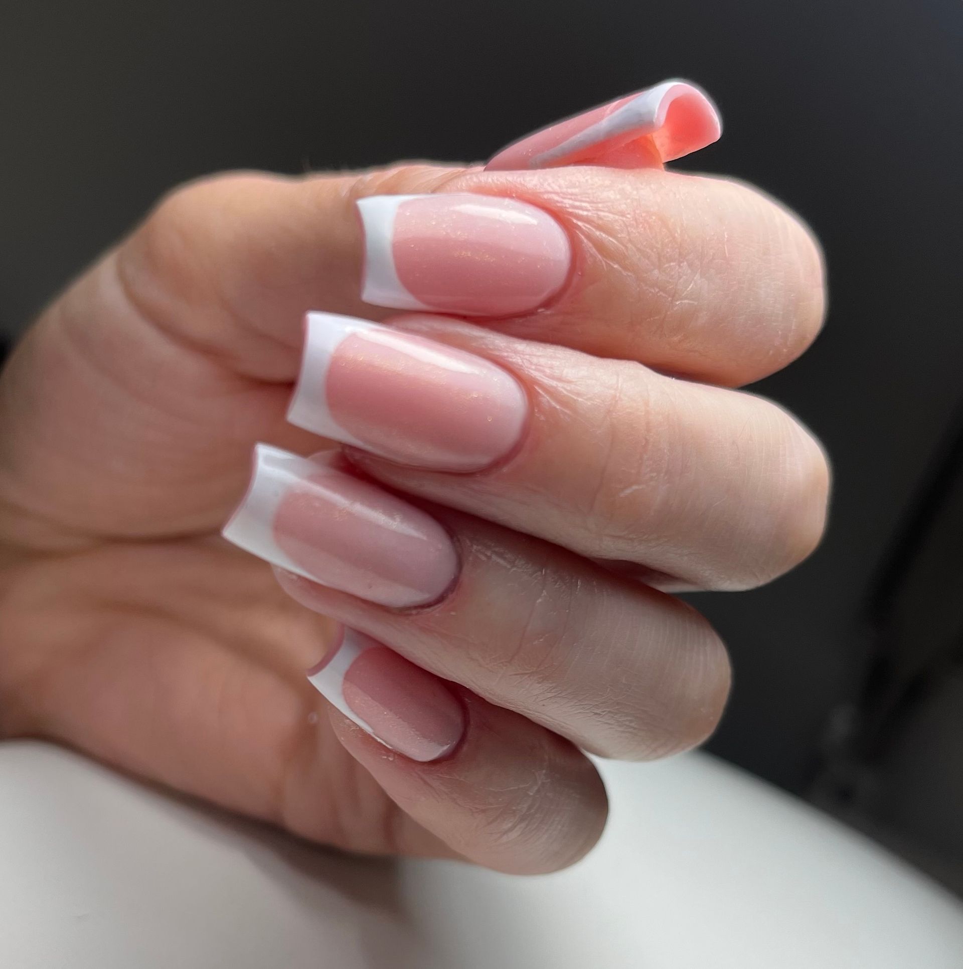 afbeelding van nagels met verlenging met french manicure
