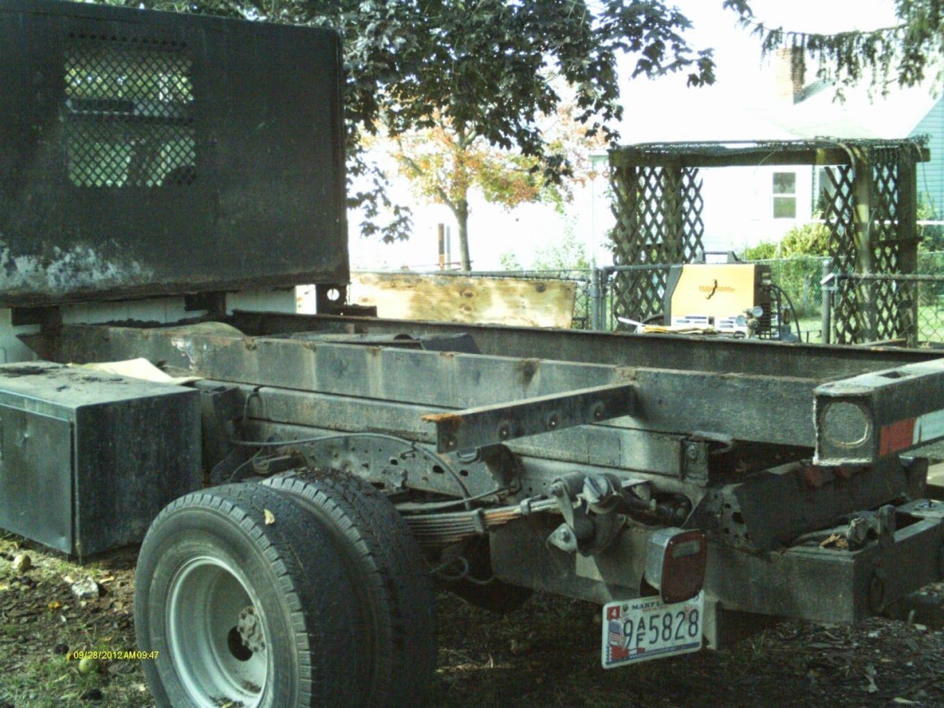 A truck with a license plate that says r945929