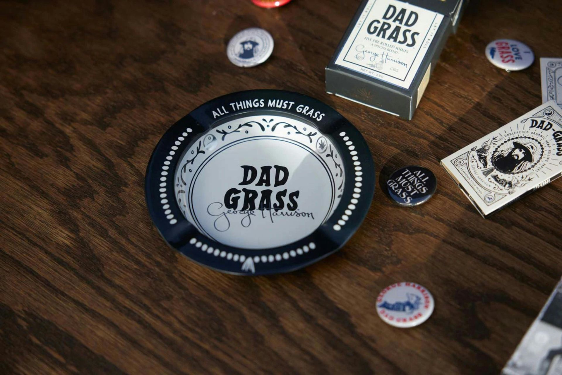 An ashtray and buttons with the 