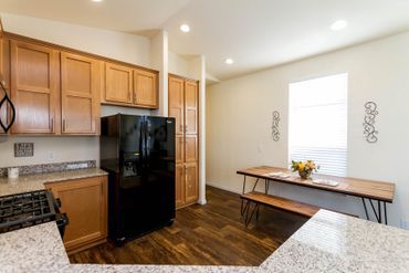 Creekside Minor Shower Classic Kitchen Design 3 — Visalia, CA — Kerman Mobile Homes Inc.