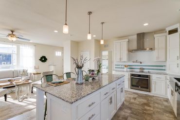 Creekside Minor Living Kitchen 3 — Visalia, CA — Kerman Mobile Homes Inc.