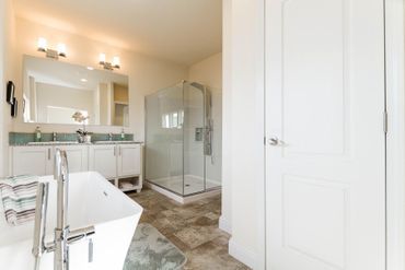 Creekside Minor Master Bathroom 2 — Visalia, CA — Kerman Mobile Homes Inc.
