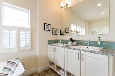 Creekside Minor Shower Bathroom 1 — Visalia, CA — Kerman Mobile Homes Inc.