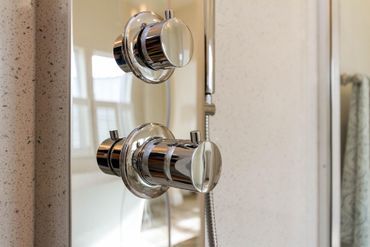 Creekside Minor Shower Room — Visalia, CA — Kerman Mobile Homes Inc.