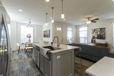 Creekside Minor Master Kitchen 5 — Visalia, CA — Kerman Mobile Homes Inc.