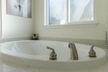 Creekside Minor Master Tub 1 — Visalia, CA — Kerman Mobile Homes Inc.