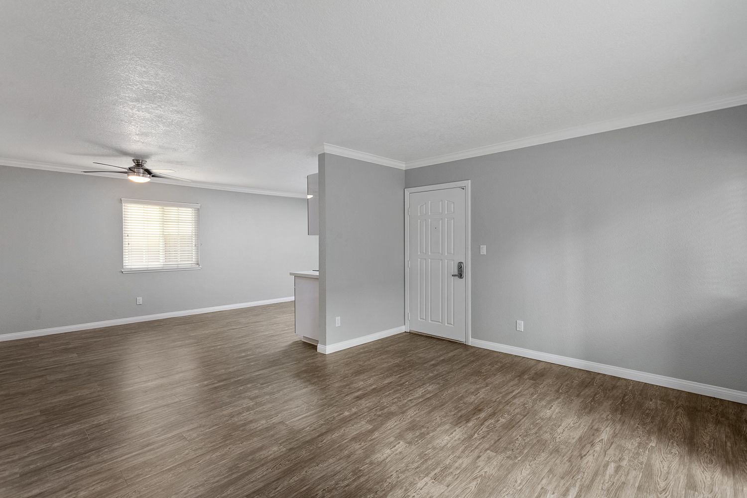 Photo gallery slider displaying the apartment amenities listed