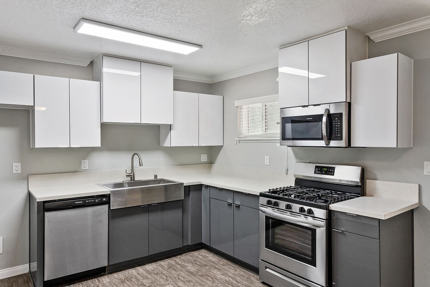 Photo gallery slider displaying the apartment amenities listed