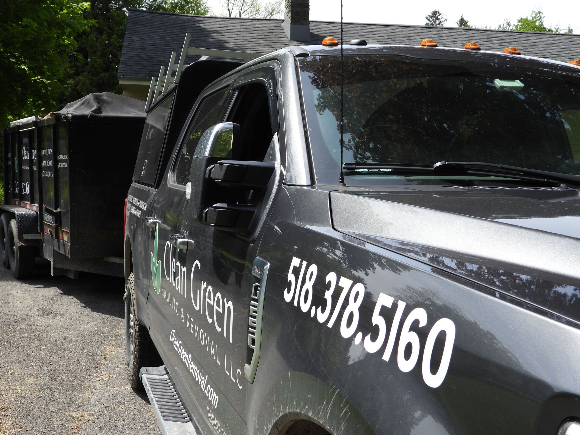 Junk removal truck