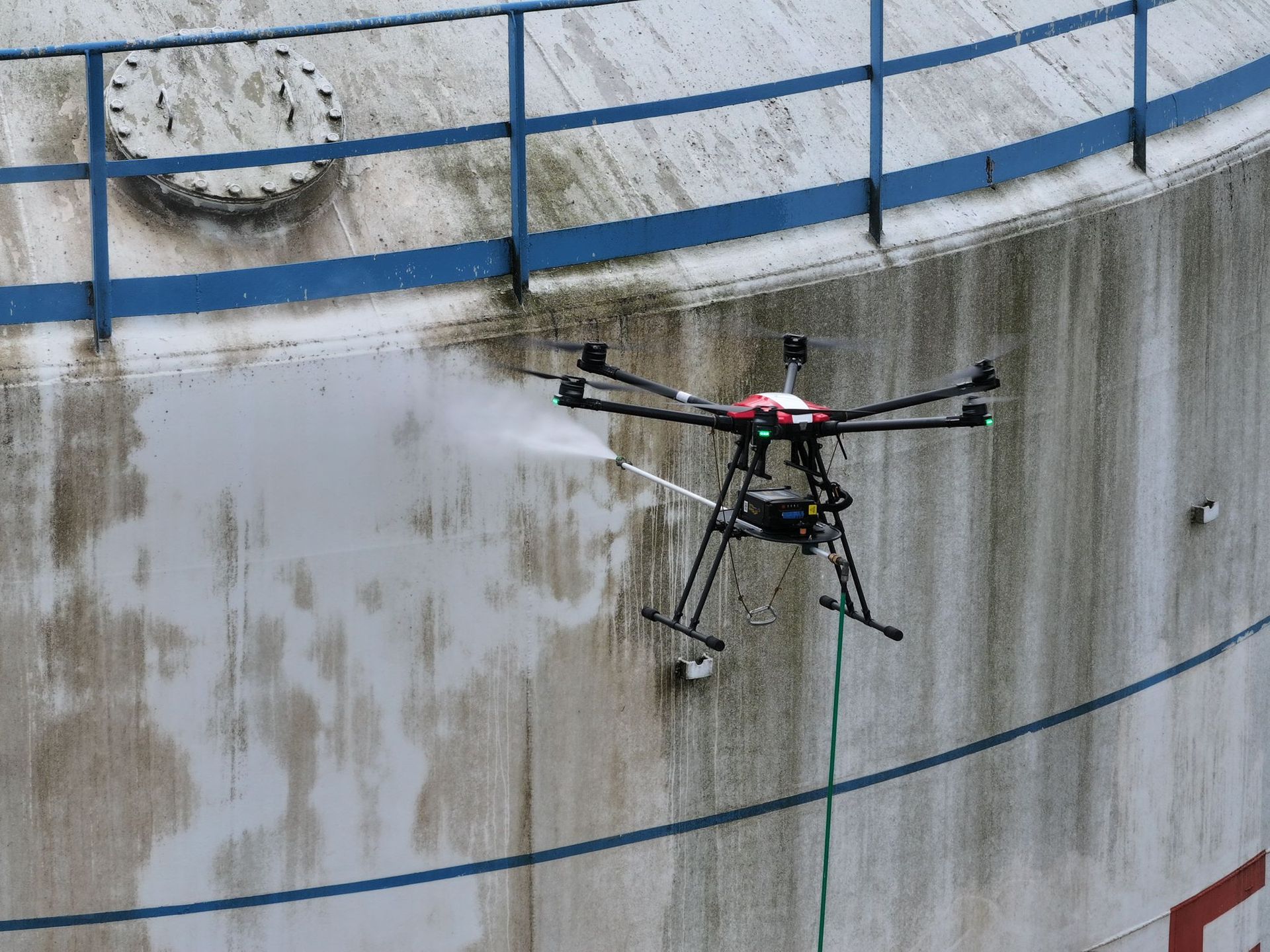 Nettoyage par drone de cuves