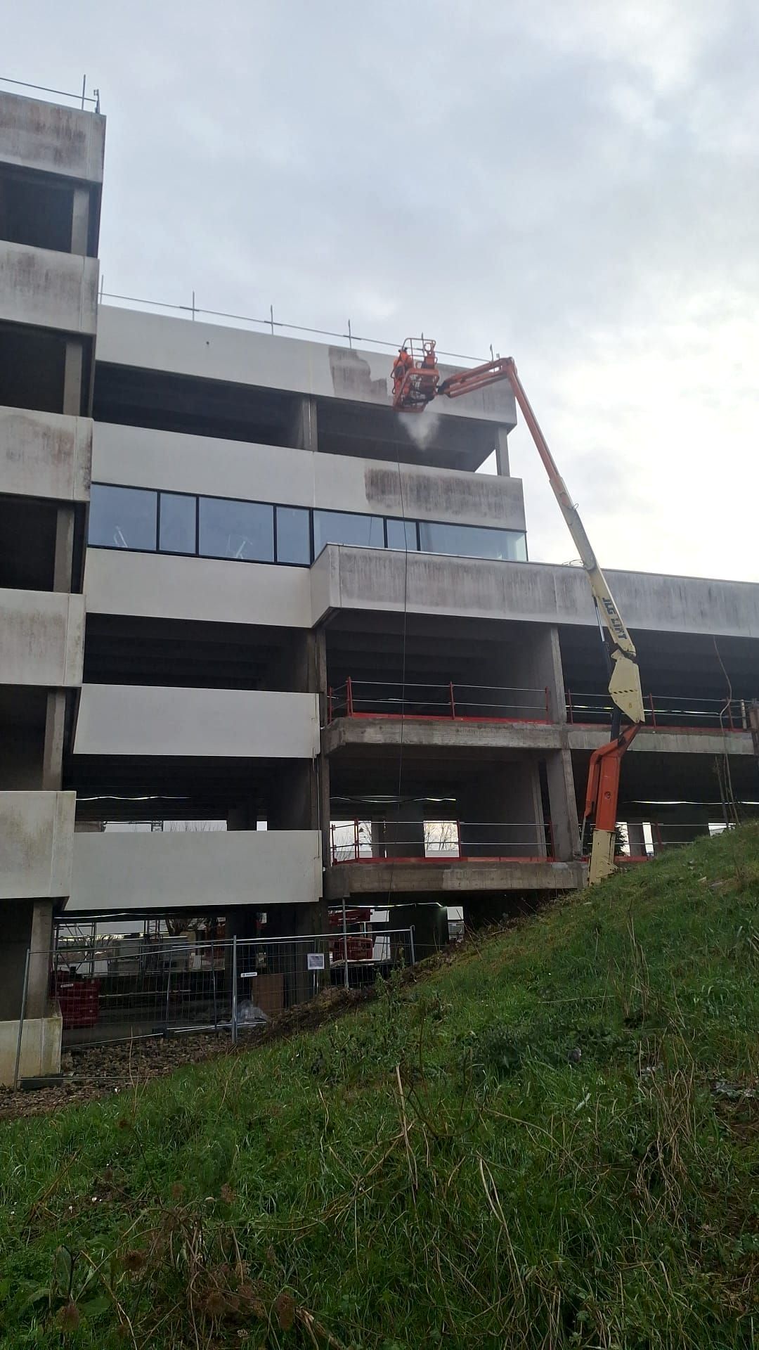 Nettoyage façades HP et eau chaude par SAM DRONES