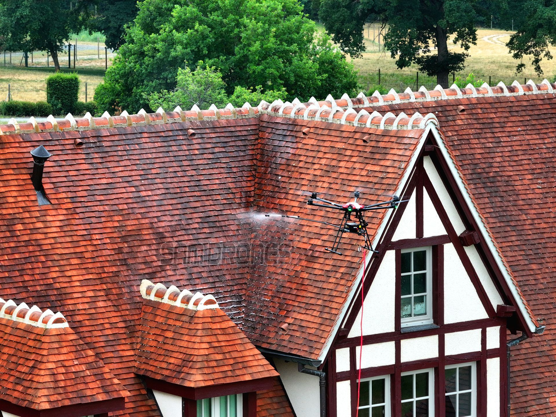 NETTOYAGE TOITURE PAR DRONE - SAM DRONES 