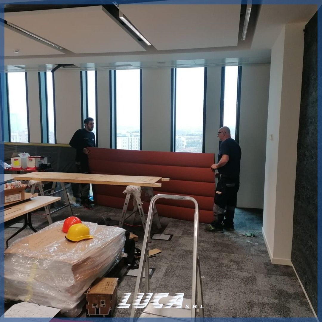 Una foto di una stanza con la parola luca sopra