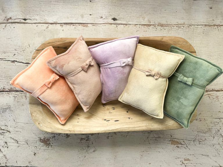 Almohadas Terciopelo & moño varios colores