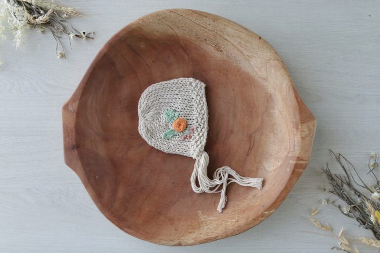 Capota Newborn de Hilo Beige Bordada