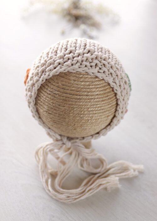 Capota Newborn de Hilo Beige Bordada