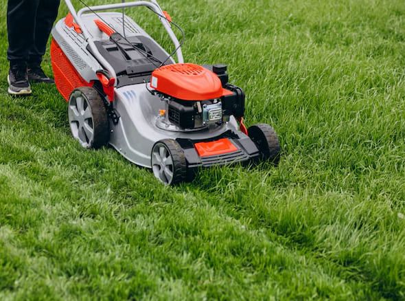 Weekly lawn mowing service in New Jersey keeping grass healthy, evenly cut, and well maintained throughout the growing season