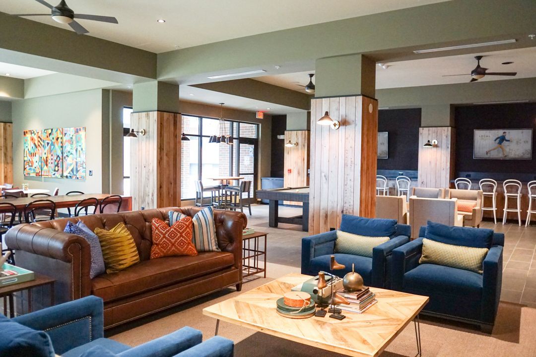 A room filled with furniture and a coffee table.