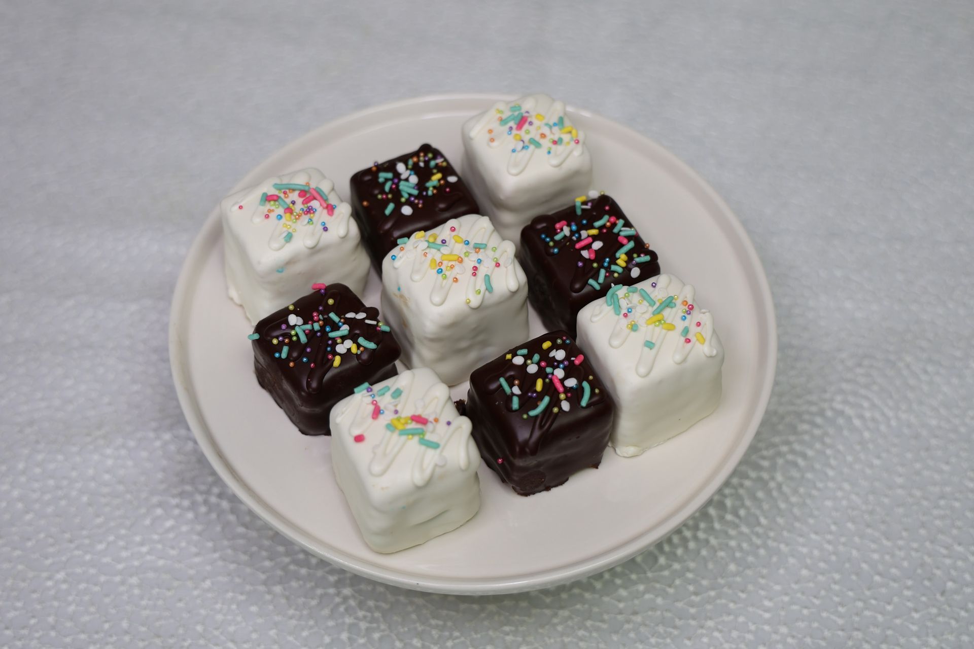 small cake bites pink