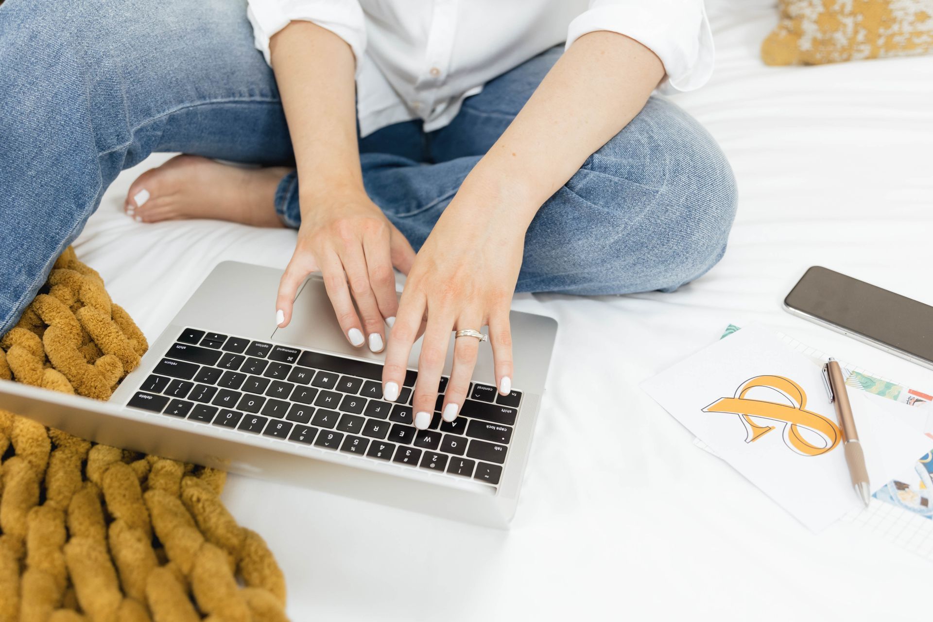 woman typing. Small Business Ontario