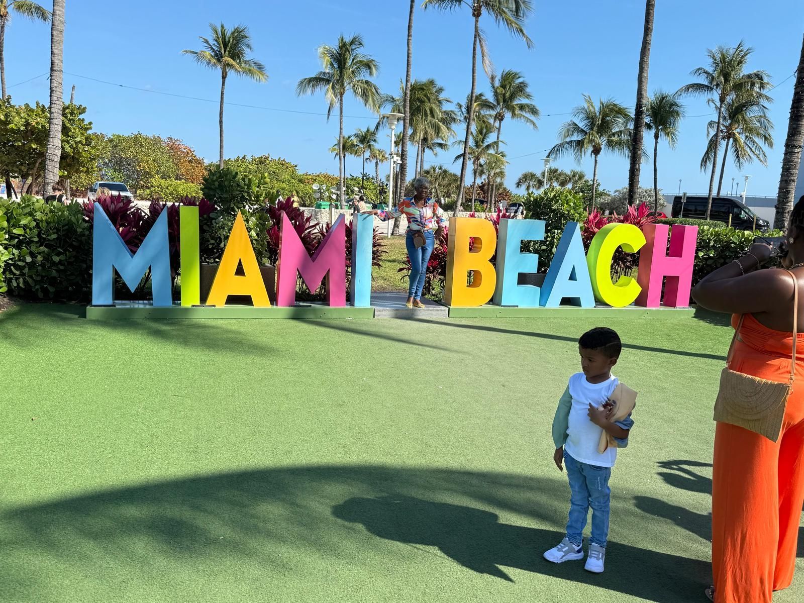 Miami Bus Tour highlighting the Art Deco architecture
