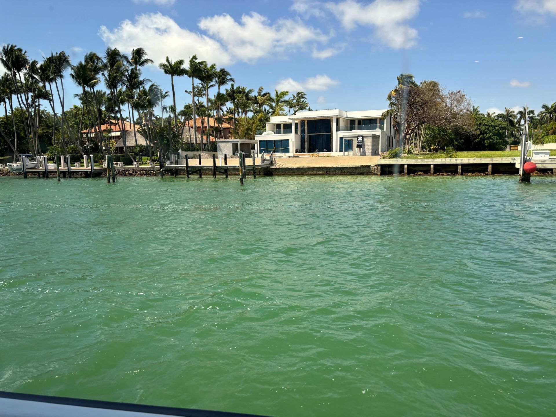 Celebrity mansion on Star Island seen during the Miami boat tour from Bayside
