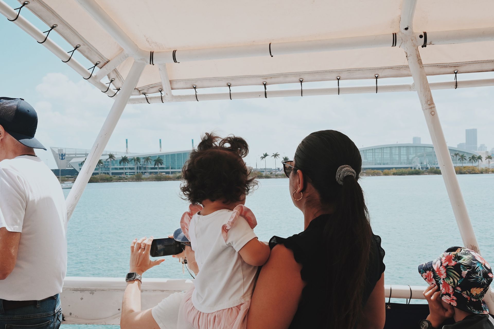Guest taking photos of the Islands in the Miami Skyline Miami tour