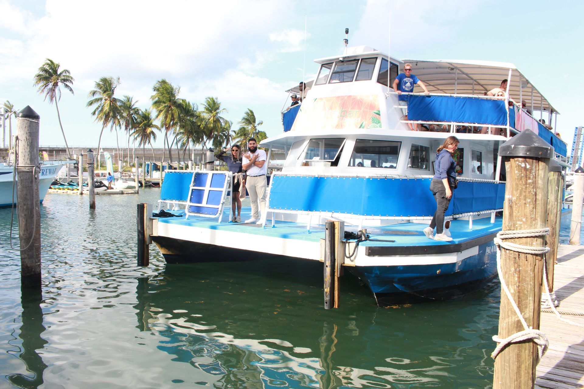 Bayside Boat Tour docking in Bayside marketplace