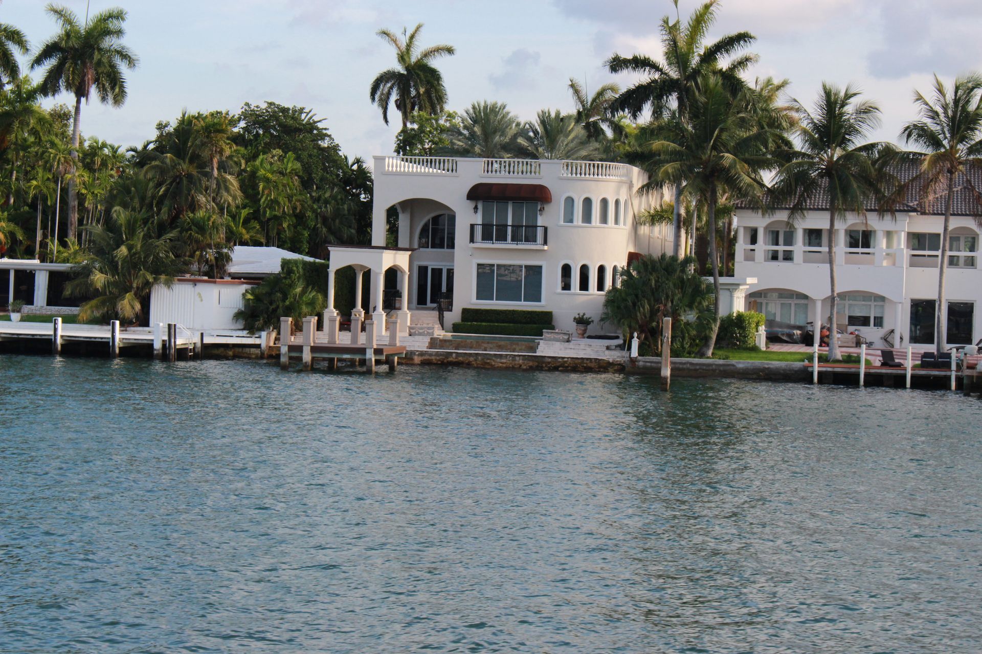 Celebrity Mansion seen on the Star island celebrity mansion boat tour route
