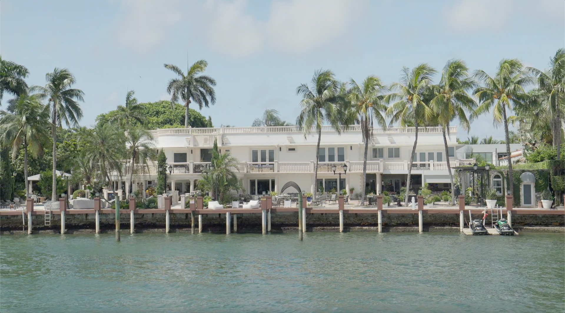 Miami Skyline & Star Island boat tour