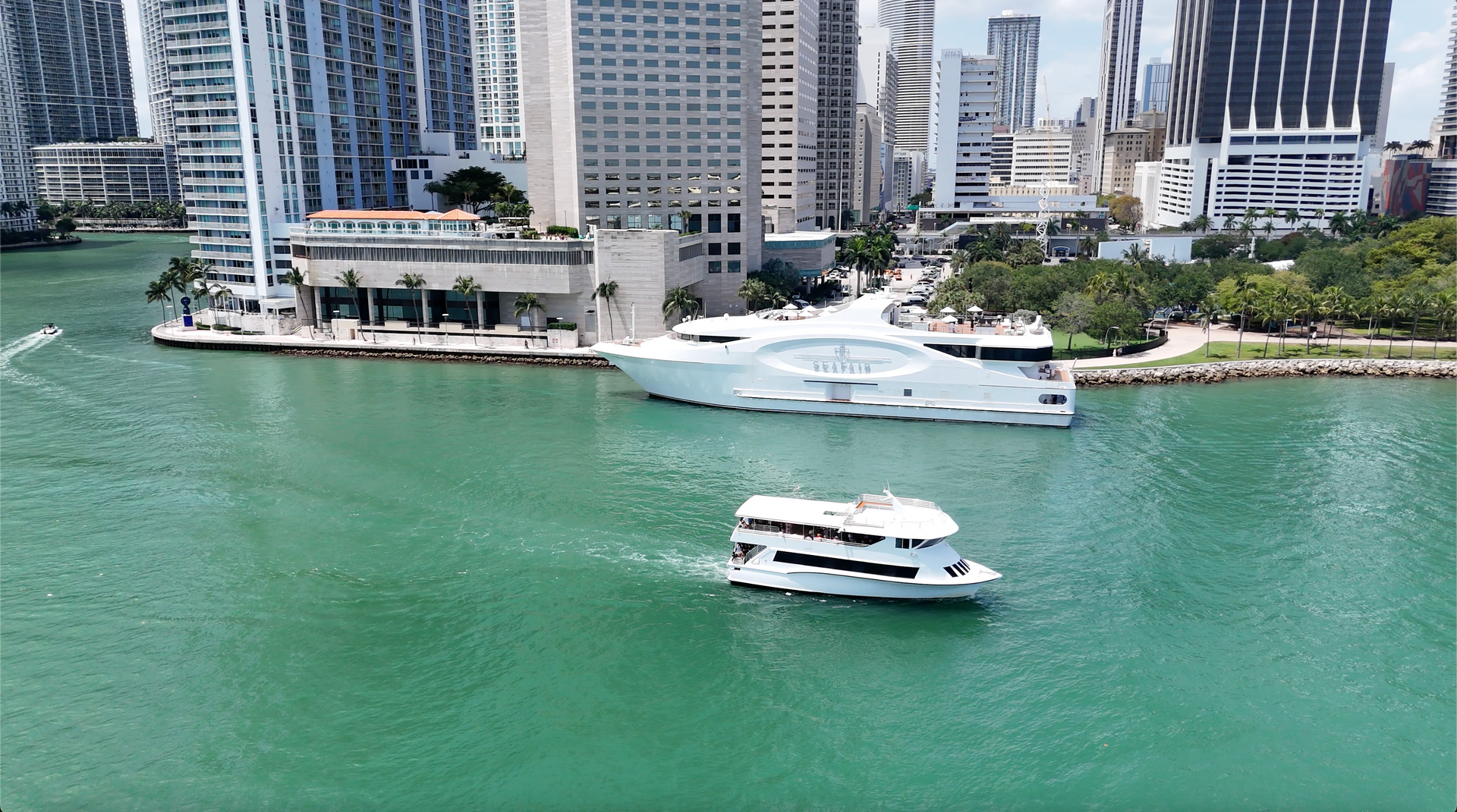 Cruise in Miami in Biscayne Bay
