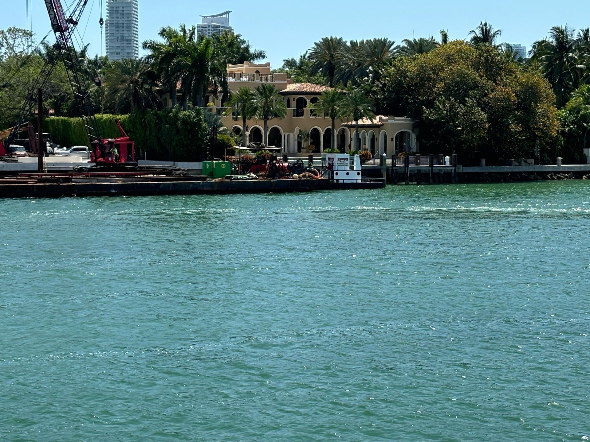 Famous mansion on Star Island captured during a Miami celebrity boat tour deal
