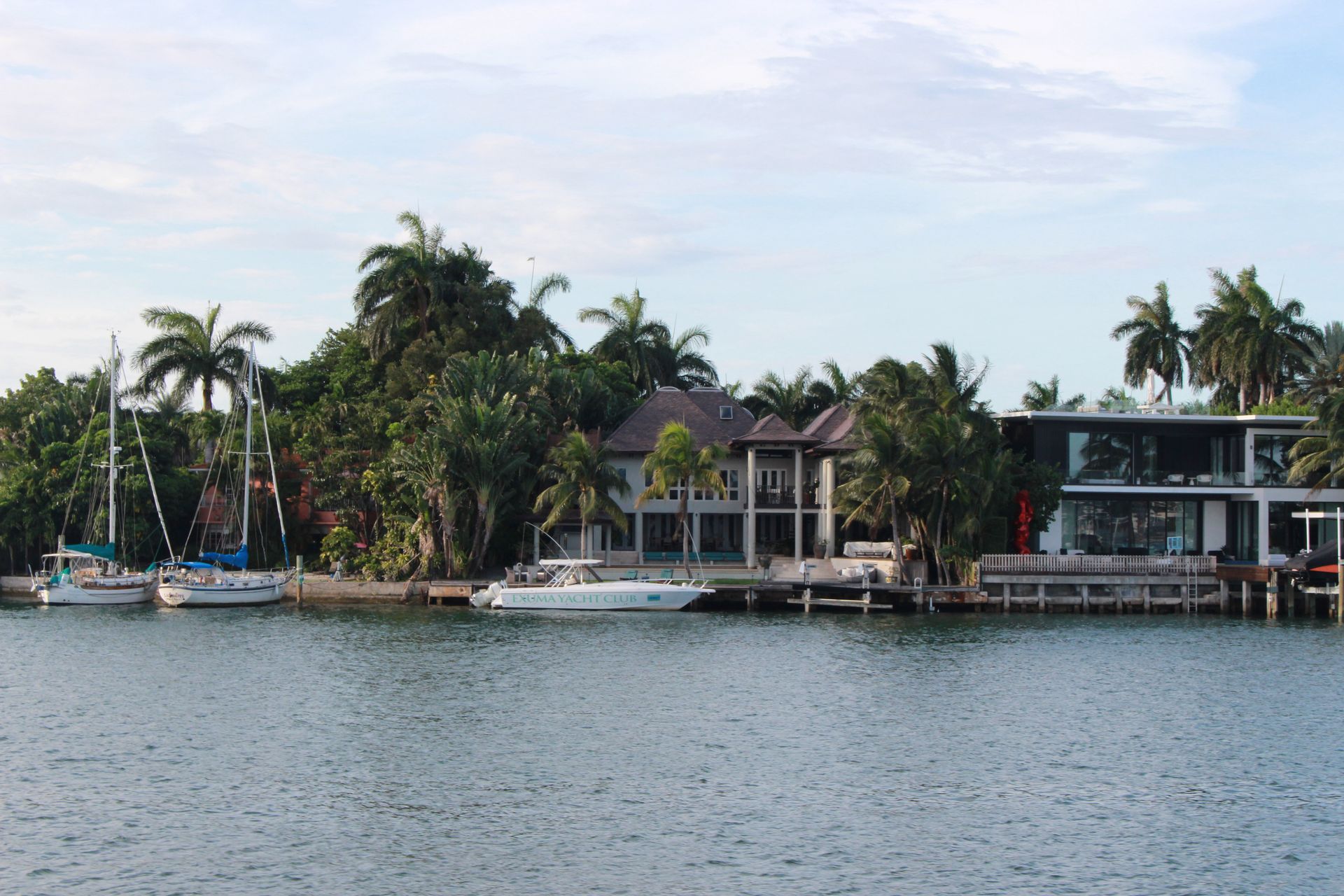 tour boat cruising Biscayne Bay with celebrity mansions on Star Island