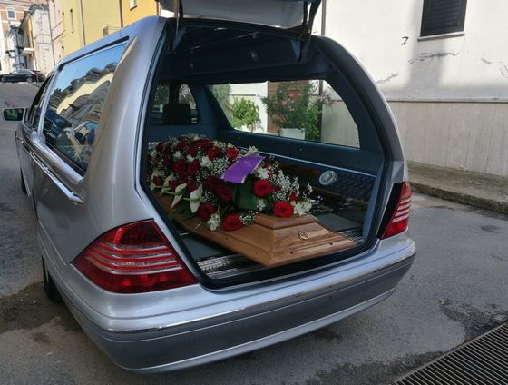 Trasporti funebri e disbrigo pratiche cimiteriali