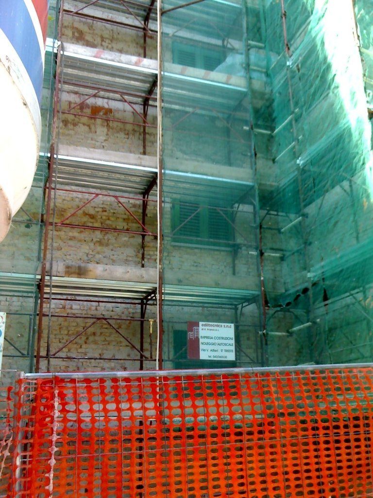 manutenzione straordinaria della facciata di un palazzo