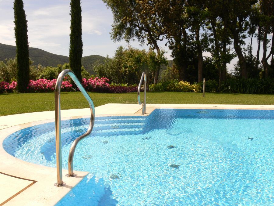 Piscina con scale