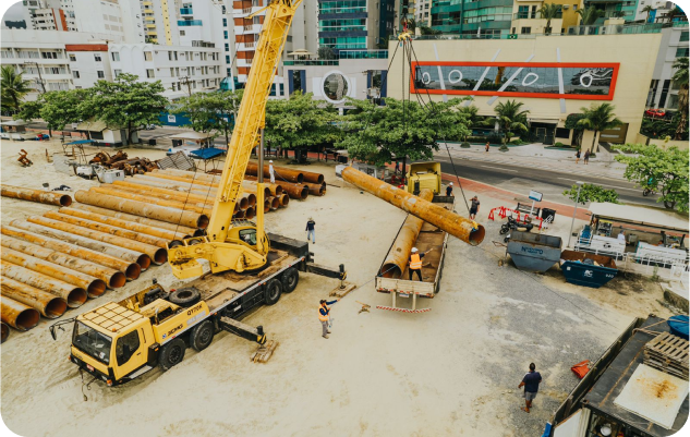Tubulação começa a ser retirada da Praia Central de Balneário Camboriú