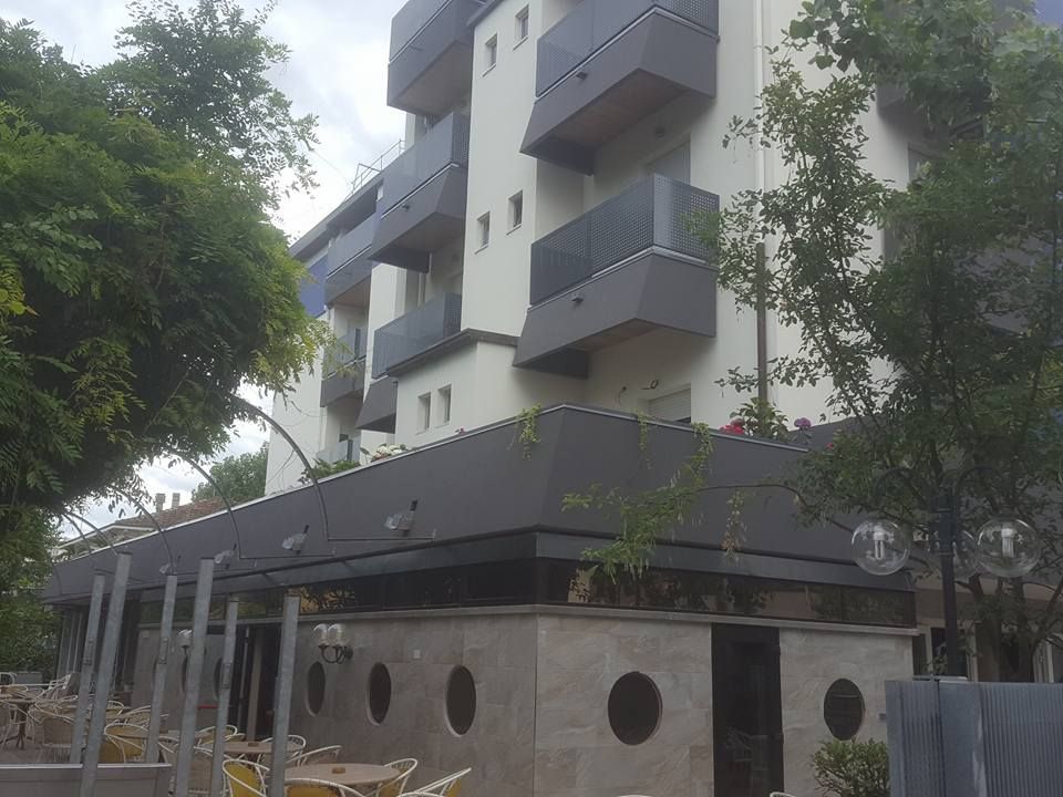 decorazione facciata esterna hotel