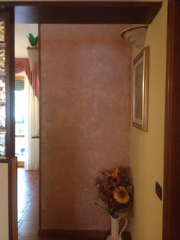 parete con spatolato bronzo