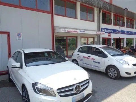auto di cortesia della carrozzeria sponga
