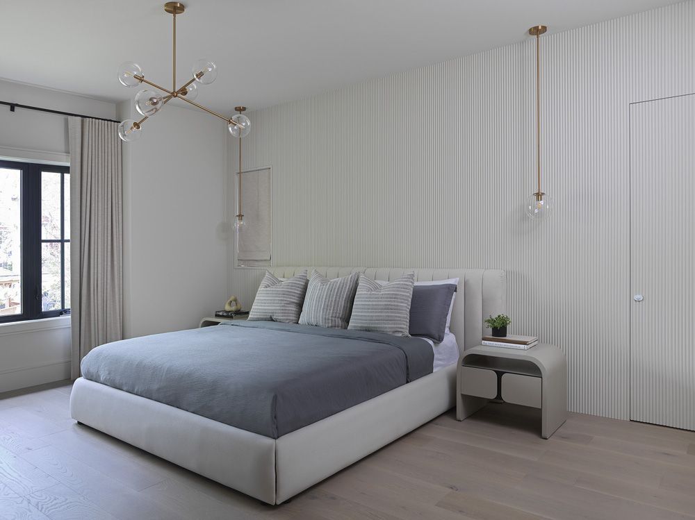 There is a large bed in the middle of the room in Angelene St by Oakroots Construction