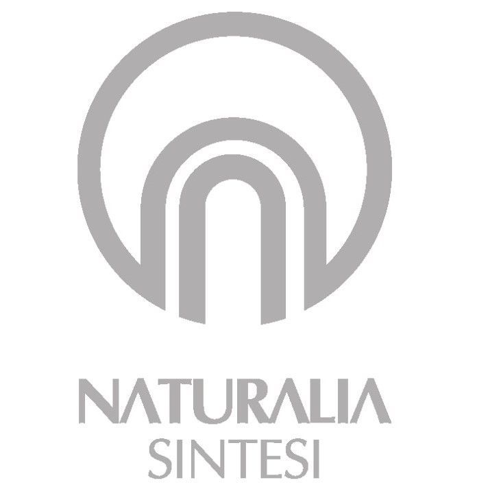 Naturalia Sintesi 的標誌是一個灰色圓圈,中間有 au。