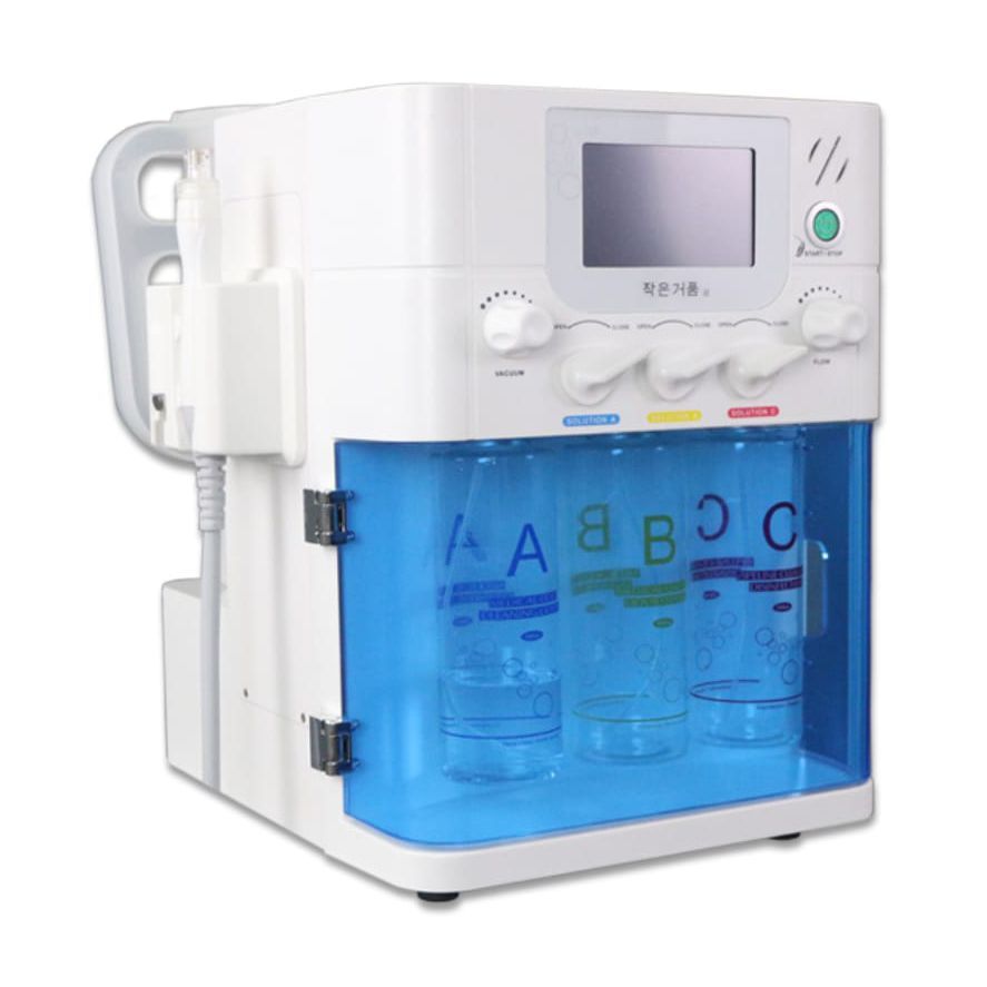 一台白色和藍色的機器，上面有字母 a 和 b